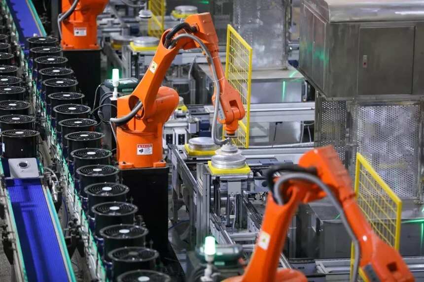 Industry watch: Bigyi tea machine robot on duty is just a technological empowerment that lowers costs.