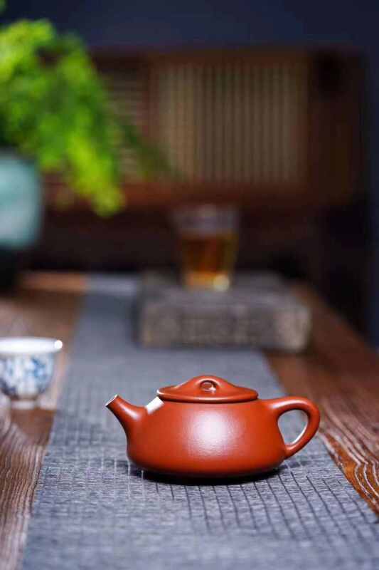 Appreciating Yixing teapot | Family treasures the Big Red Robe, Jingzhou stone bucket