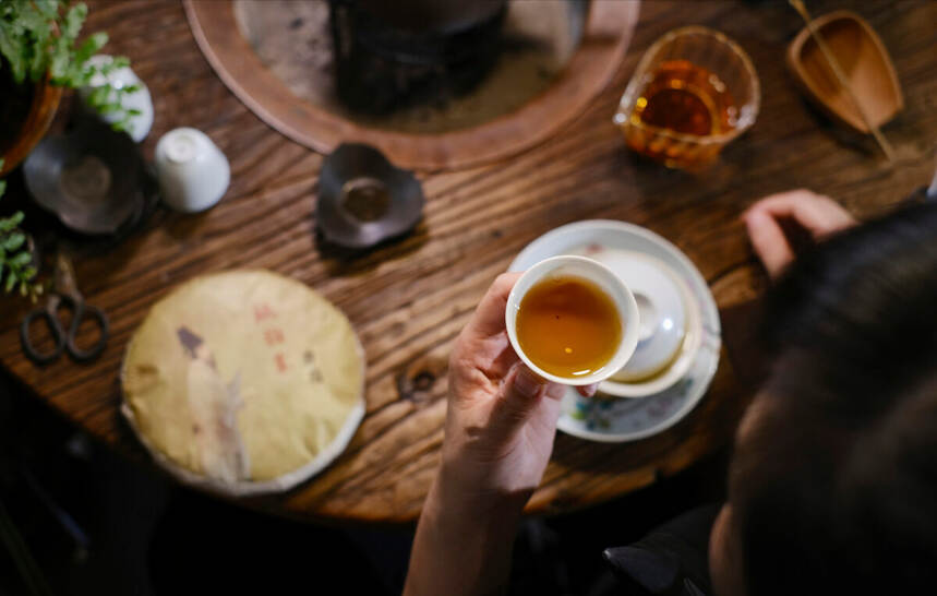 Was sind die Vorteile und Nachteile des Teetrinkens? Kann man durch das Trinken von Tee abnehmen? (Ist es gut, oft Tee zu trinken?) Was sind die Vorteile und Nachteile des Teetrinkens?