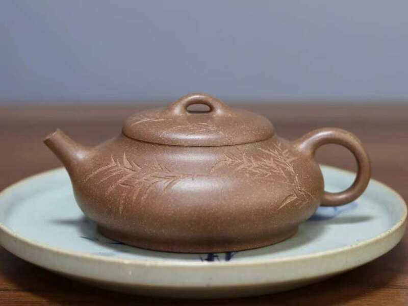 서쪽의 성문은 쾌재이며, 이웃들의 평안을 전해주는 나뭇잎이다.