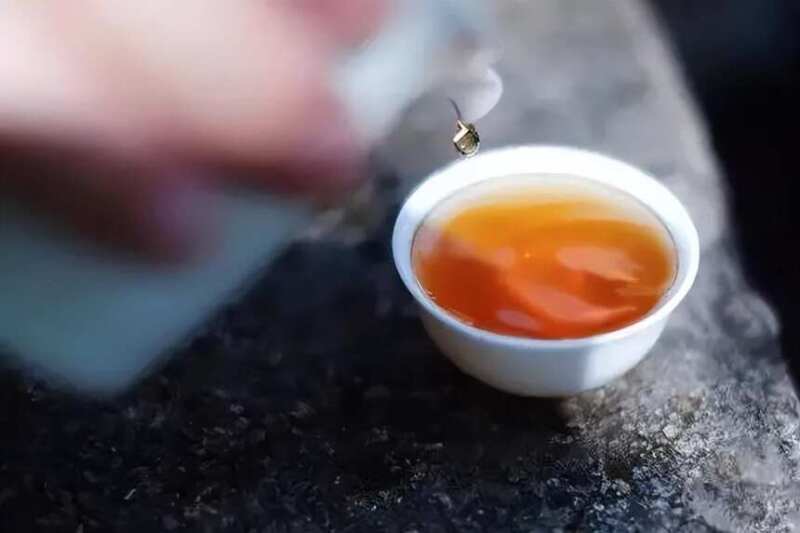 Good friends are like tea, with a subtle and distant fragrance.