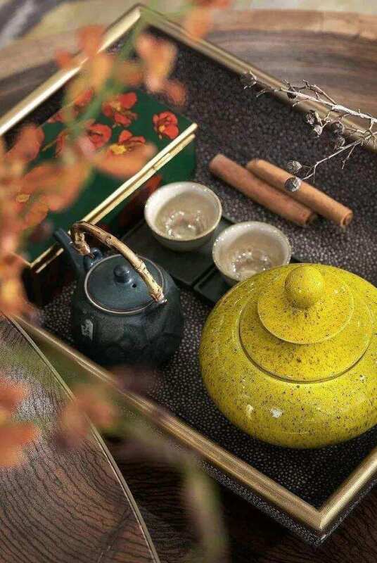 인에이가 중년에 이르면 차를 친구로 삼고 담배와 술을 멀리한다