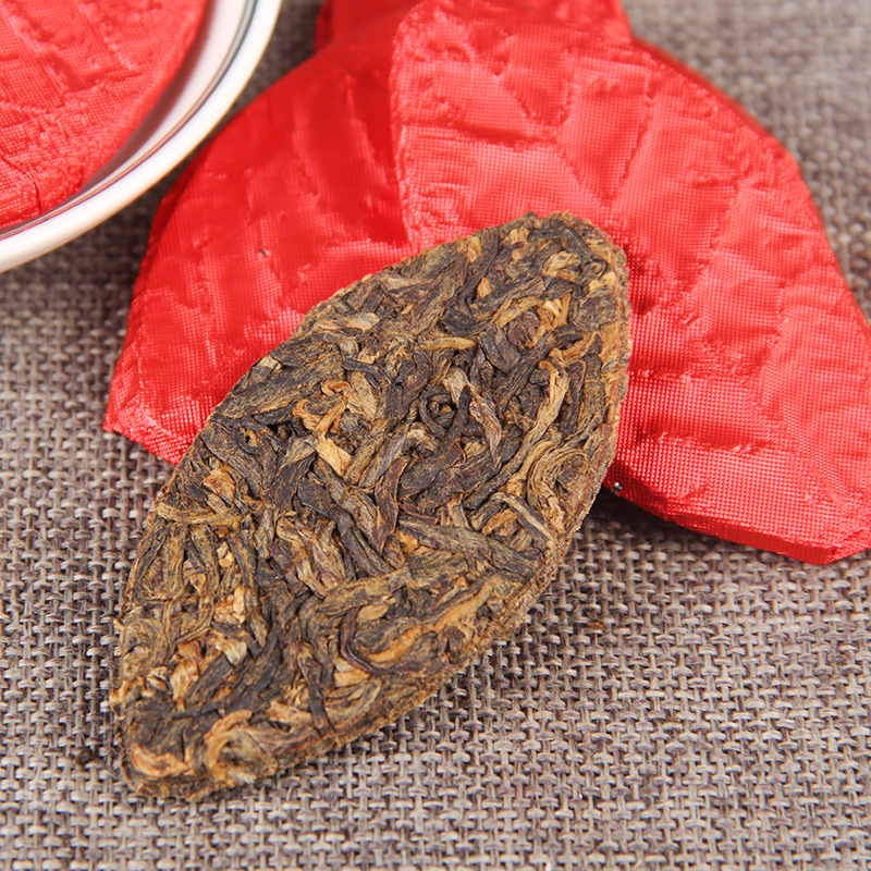 Yunnan Phoenix Qing Red Tea Golden Leaf Honey Aroma 500g