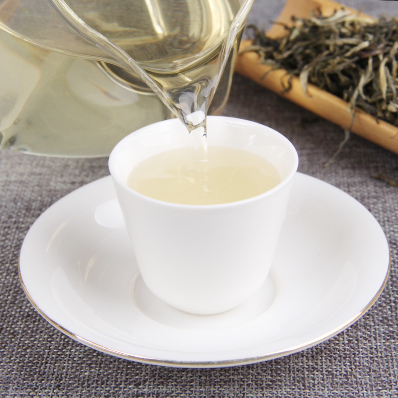 Юньнаньский зеленый чай, весенний сбор, маофэн, серебристые нити, липкий аромат.