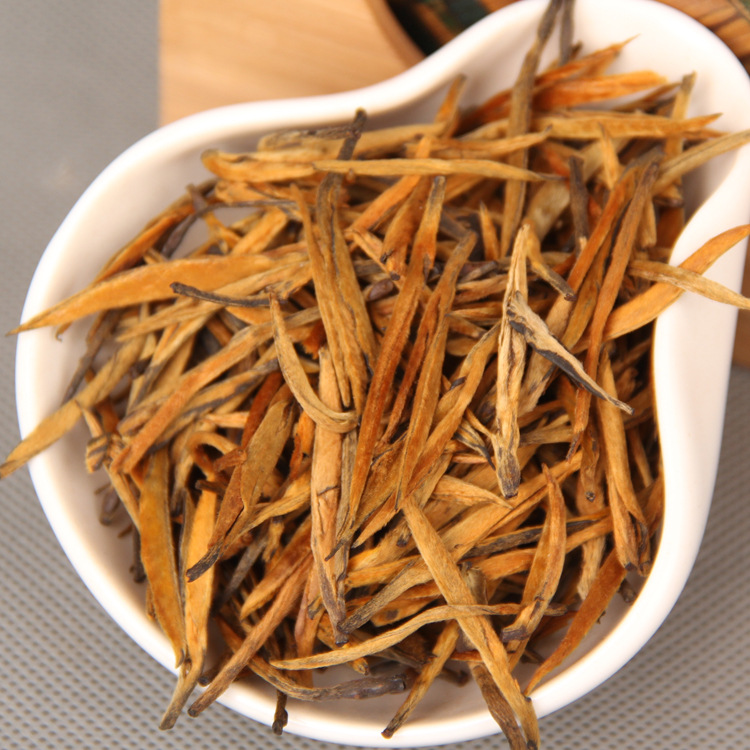 Yunnan Dian Hong tea, orthodox shape, large buds, large golden needles, single buds, straight strips.