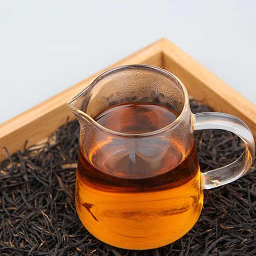 Yunnan Old Tree Dian Hong Straight Strip Golden Needle Ecological Dian Hong Tea
