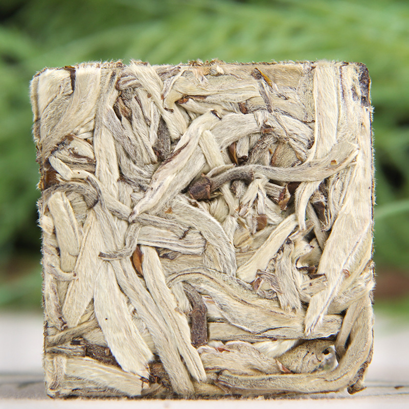 Icelandic ancient trees, Yunnan white tea, white hair silver needles, large white hair.