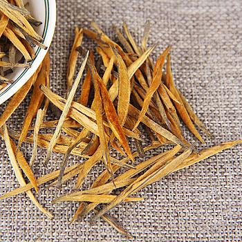 Wholesale Tea Gift Box Yunnan Phoenix Hong Cha (Red Tea) 2025 Dian Hong Tea Old Tree Golden Needle Keemun Red Tea 500g