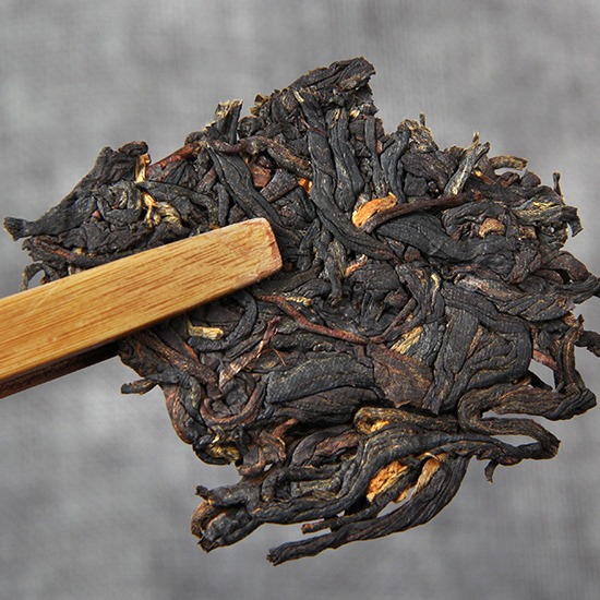 Yunnan Phoenix Qing Red Tea Old Tree Sun-Dried Red Tea 357g Cake