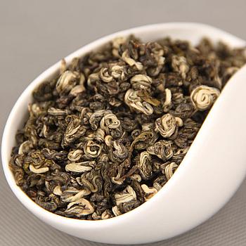 Yunnan high mountain ecological green tea, full of fragrance, Biluochun concentrated aroma type.