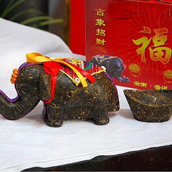 Pu'er tea gifts, ethnic specialty carved tea art, lucky elephant, Pu'er raw tea gift box