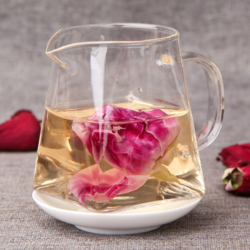 Yunnan Plateau dark red rose flowers are edible rose petals.