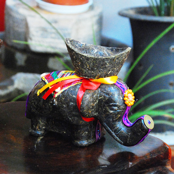 Pu'er tea gifts, ethnic specialty carved tea art, lucky elephant, Pu'er raw tea gift box