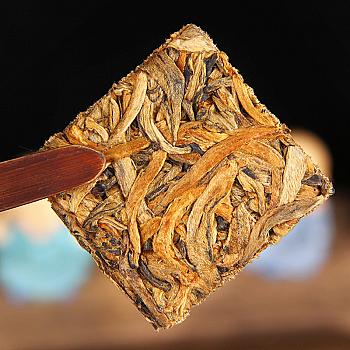 Yunnan Phoenix Qing Golden Needle Golden Bud Dianhong Black Tea