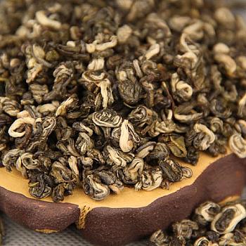 Yunnan high mountain ecological green tea, full of fragrance, Biluochun concentrated aroma type.