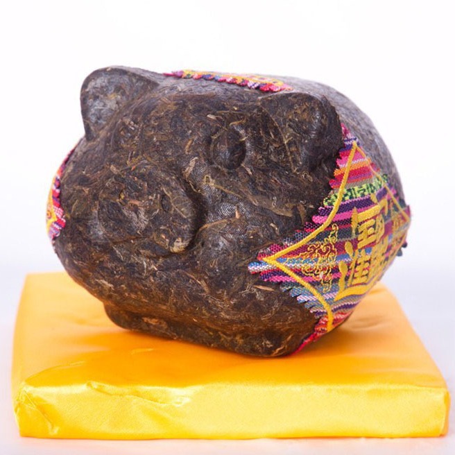 Pu'er processed tea crafts, tea sculptures, decorative ornaments, golden pig tea plaque pendants