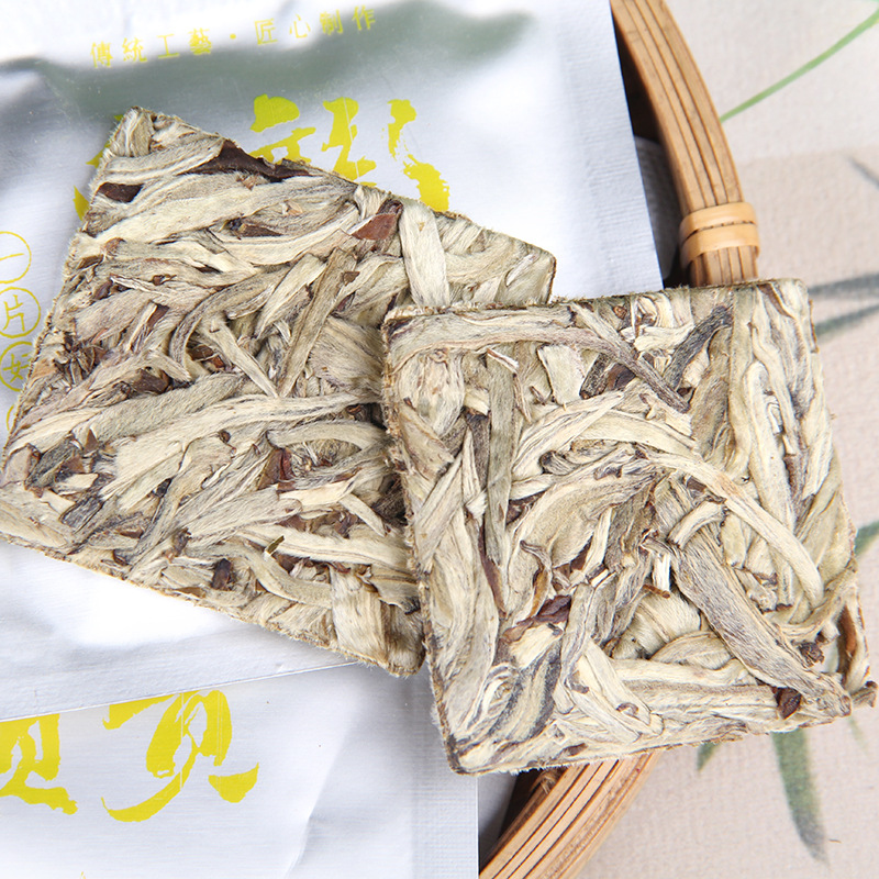 Icelandic ancient trees, Yunnan white tea, white hair silver needles, large white hair.