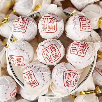 Yunnan wild ancient tree sun-dried red tea, wild mountain sun-dried red, pure handmade longan fragrance type.