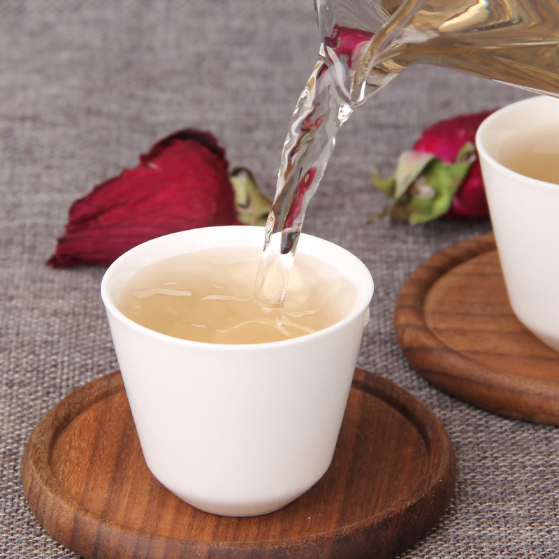 Yunnan Plateau dark red rose flowers are edible rose petals.