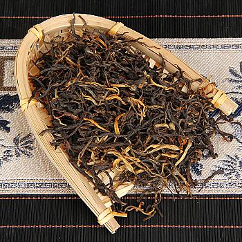 Yunnan Phoenix Qing Hong Cha Ancient Tree Red Tea Yunnan Red Scattered Tea Spring Tea Honey Aroma