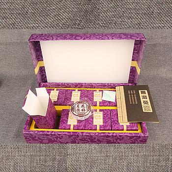 Mooncakes, Pu-erh tea, raw tea, ripe tea, gift box of eight for a heartwarming Mid-Autumn Festival.